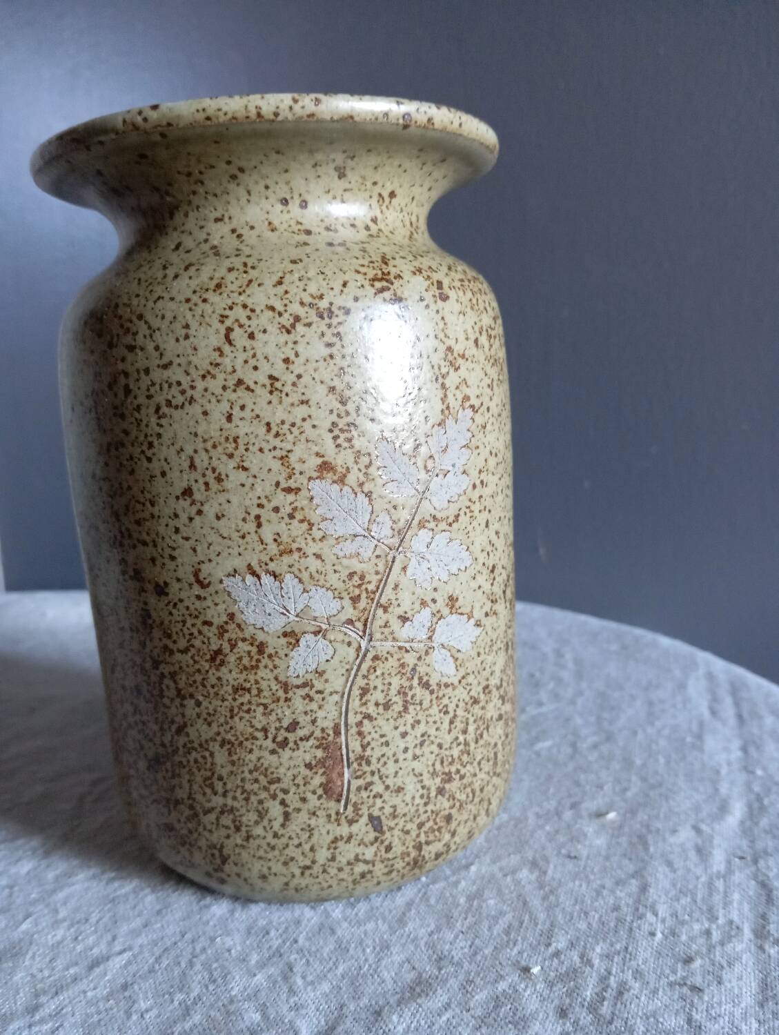 Pyrite sandstone vase with leaf decoration, Vallauris unsigned, 1970
