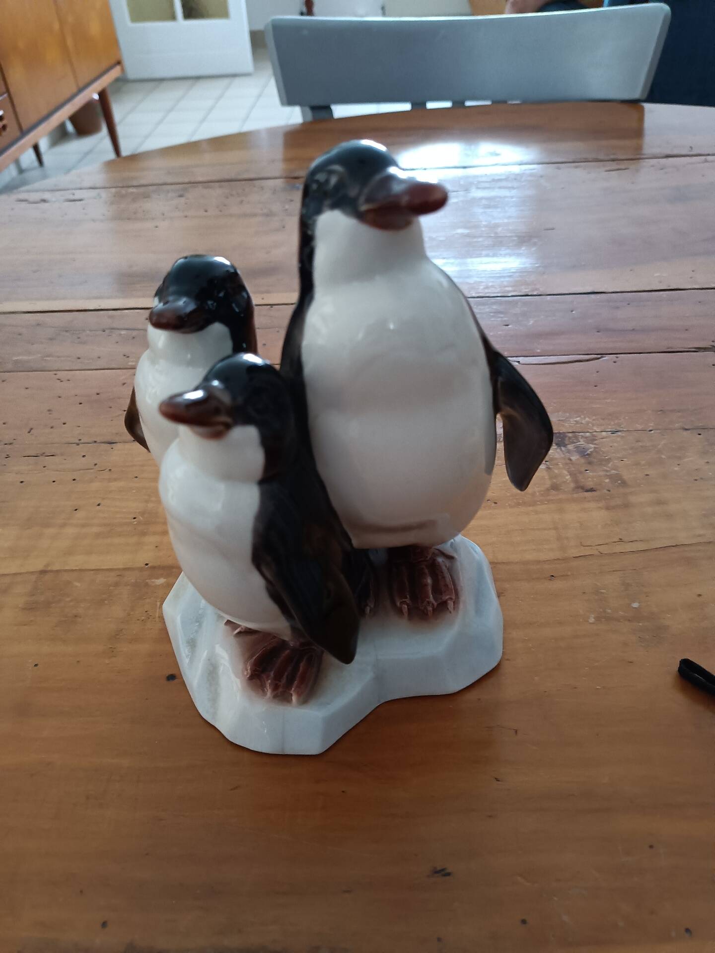 Spanish porcelain penguin family