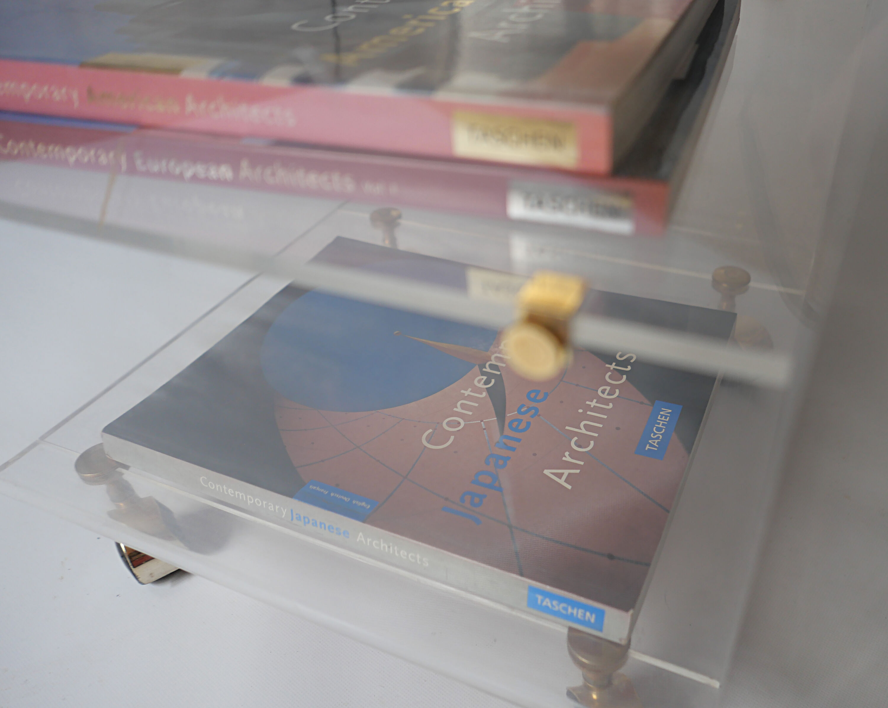 side table on wheels in plexiglass designed by David Lange 1970