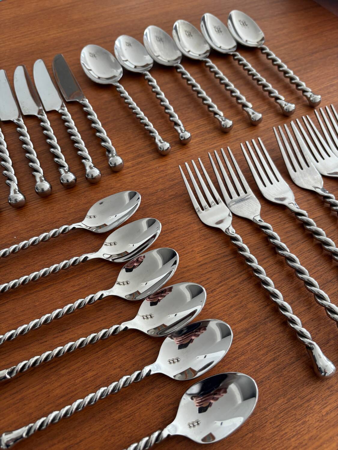 Stainless steel cutlery set with twisted handles – Design cutlery set