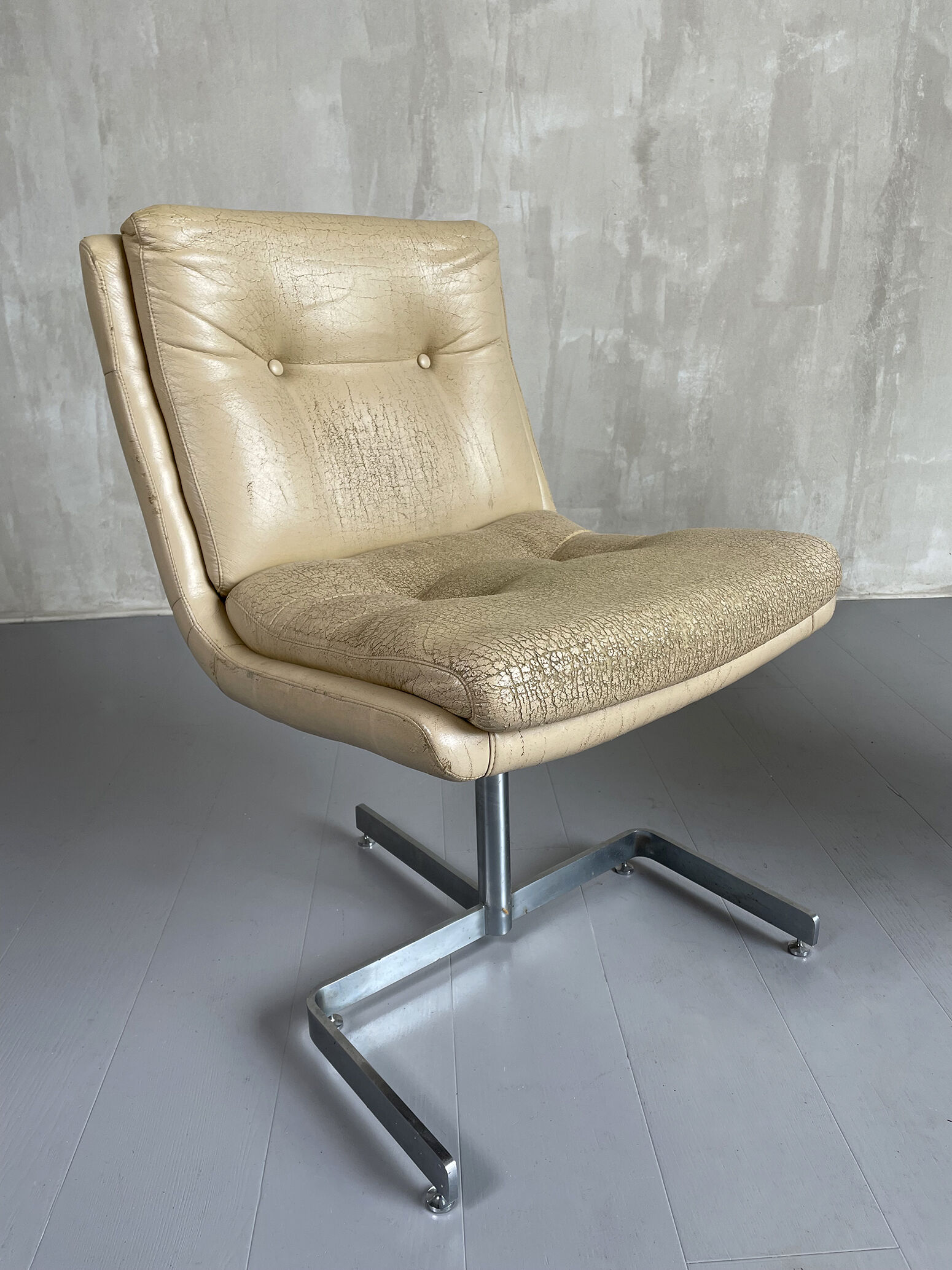 Raphaël, paire de chauffeuses en cuir et inox, france 1970