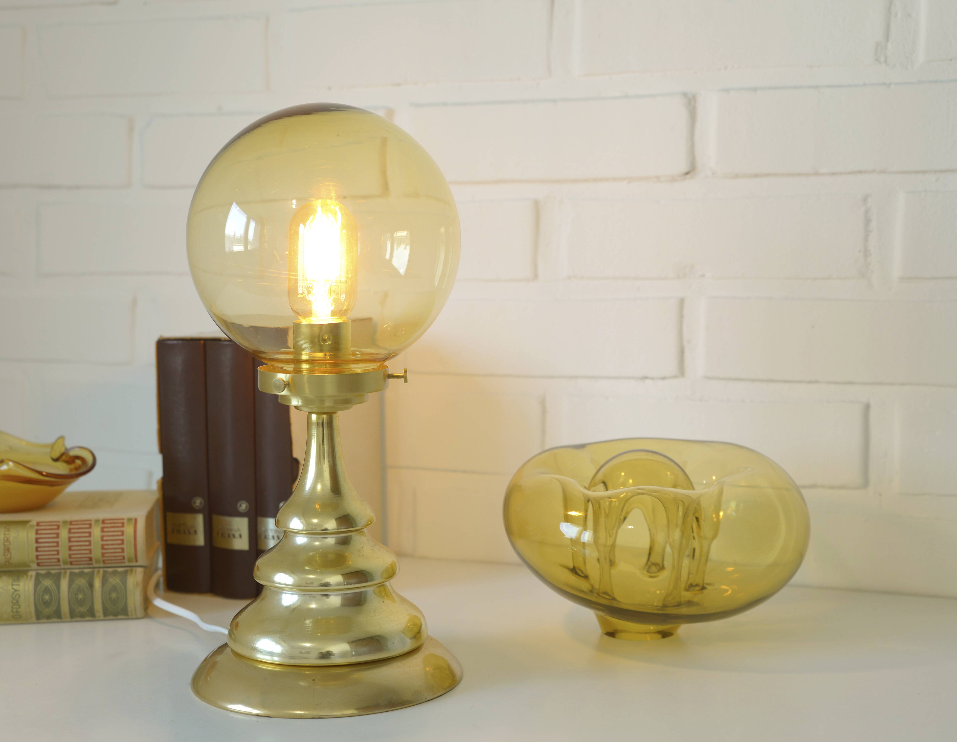 Vintage gold desk Light Hollywood Regency table bedside lamp Italy 1960's