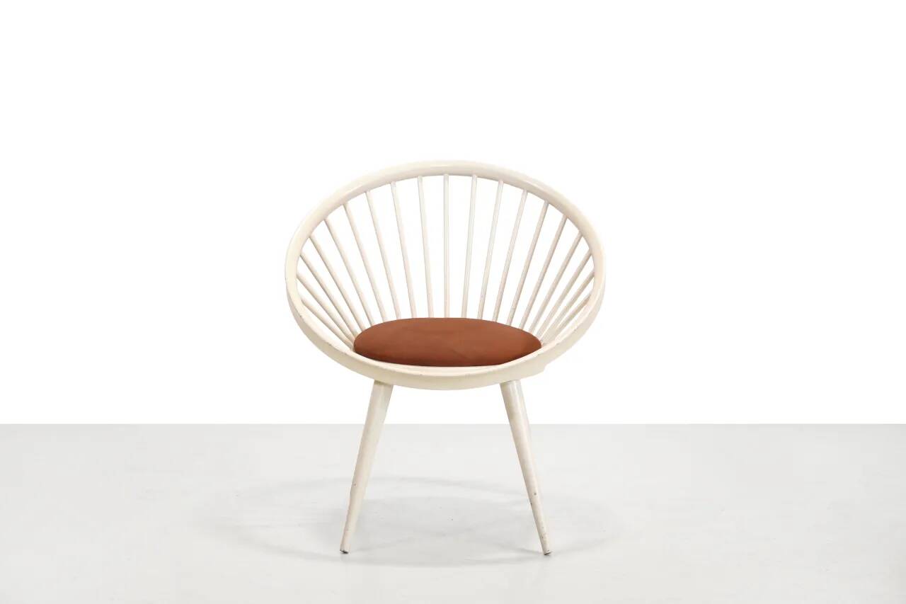 White Yngve Ekström Cirkle chair with leather cushion