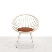 Chaise Cirkle blanche Yngve Ekström avec coussin en cuir