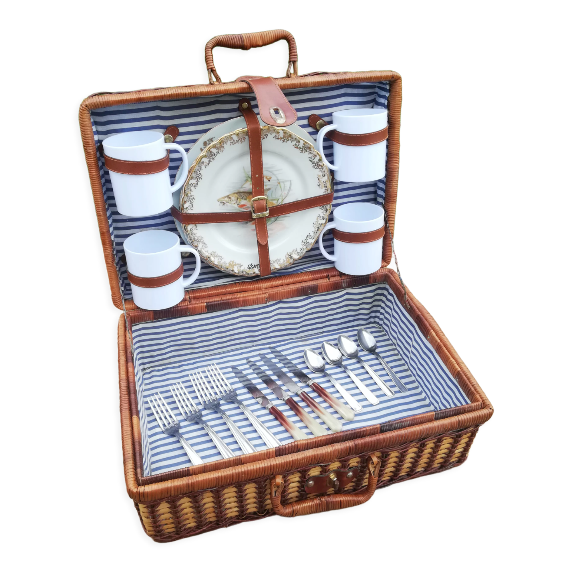 Vintage wicker pic-nic suitcase