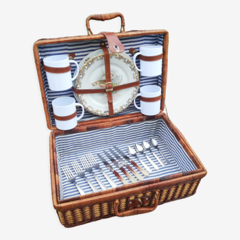 Vintage wicker pic-nic suitcase