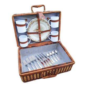 Vintage wicker pic-nic suitcase