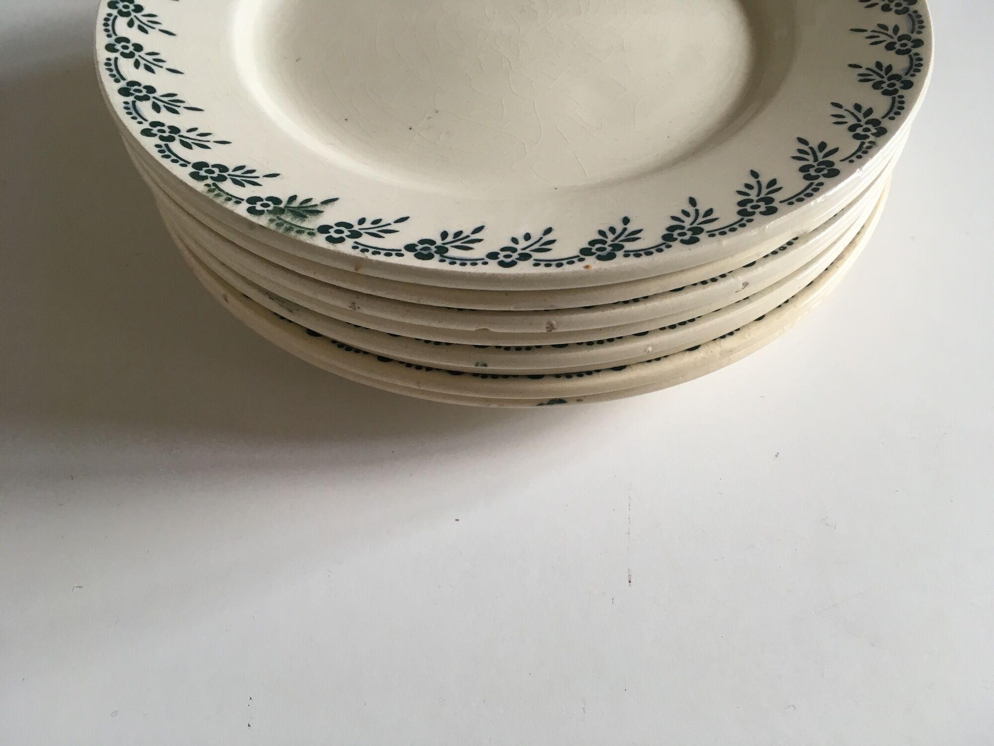 Set of 8 flat plates in iron earthenware from Choisy's 50s