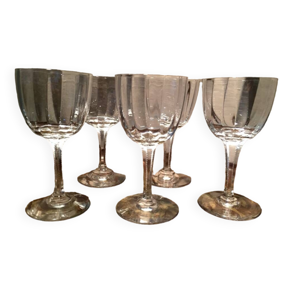 Suite de 5 verres a liqueur a pied en cristal a facettes pieds perles