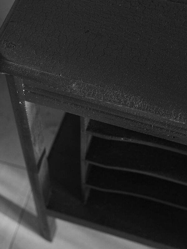 Table d'appoint en bois brûlé - shou-sugi-ban