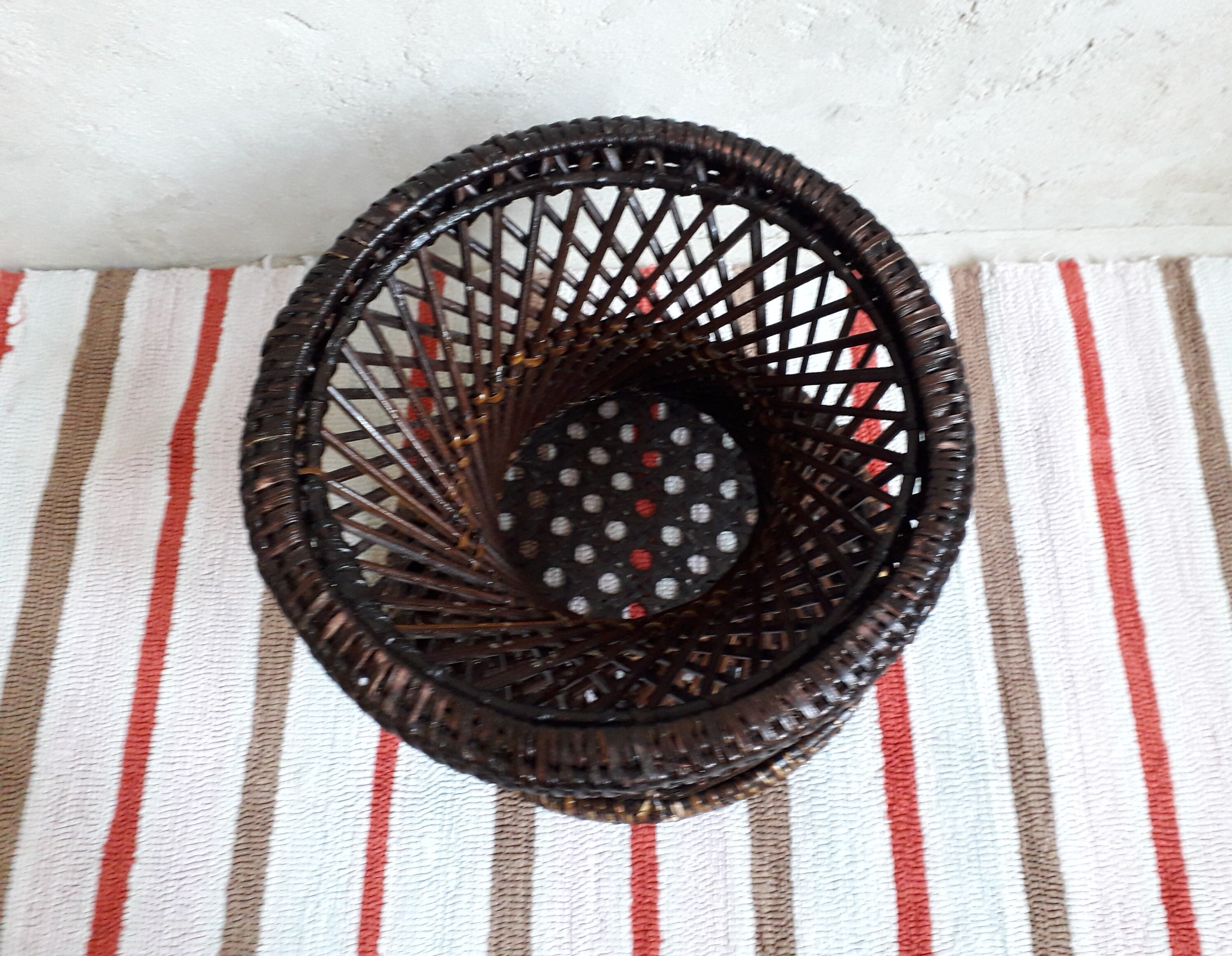 Diabolo rattan stool
