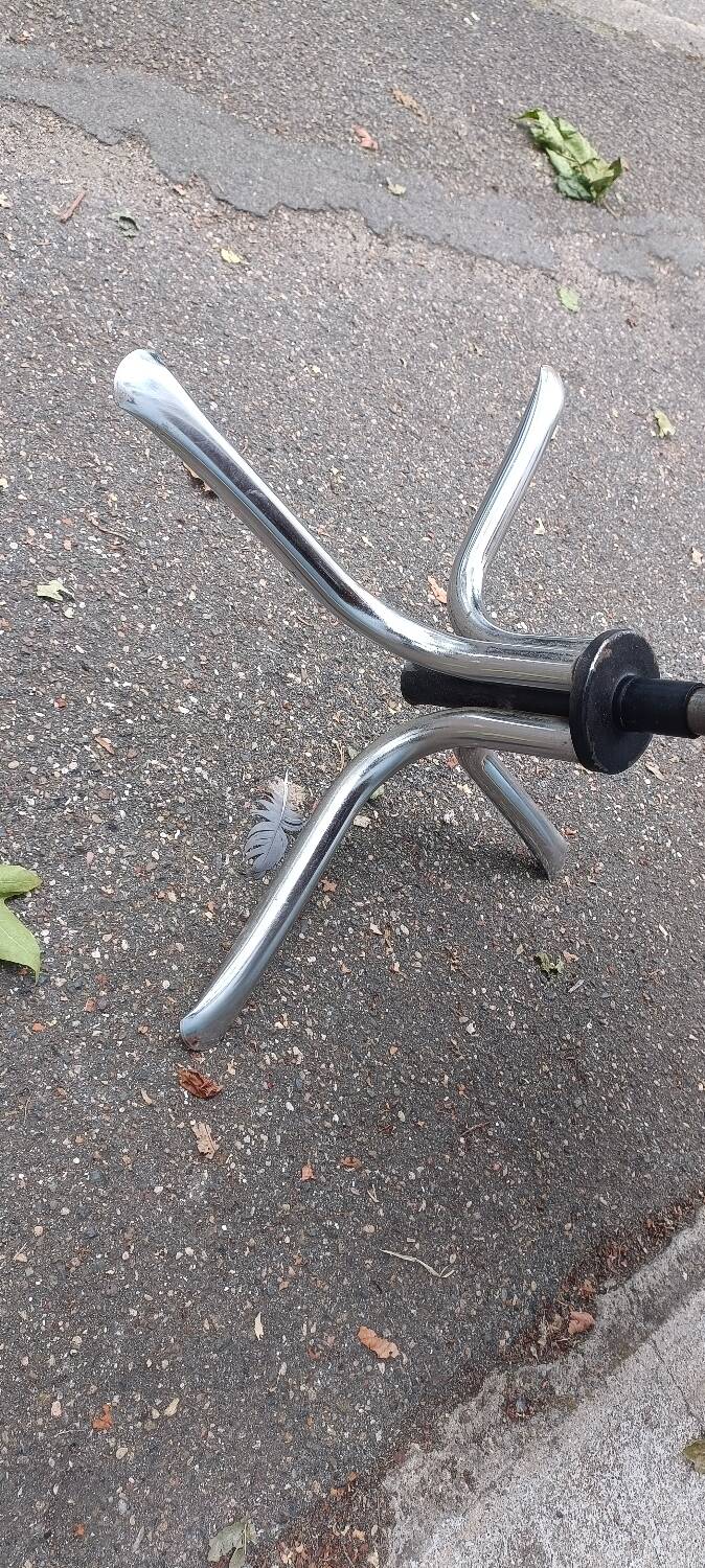 Tulip-shaped office chair