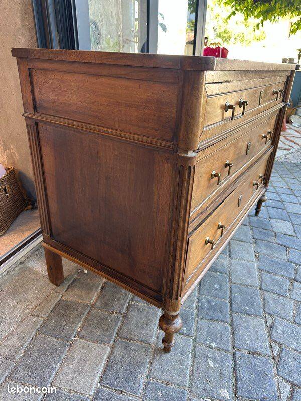Antique chest of drawers with 3 drawers in Louis XVI style