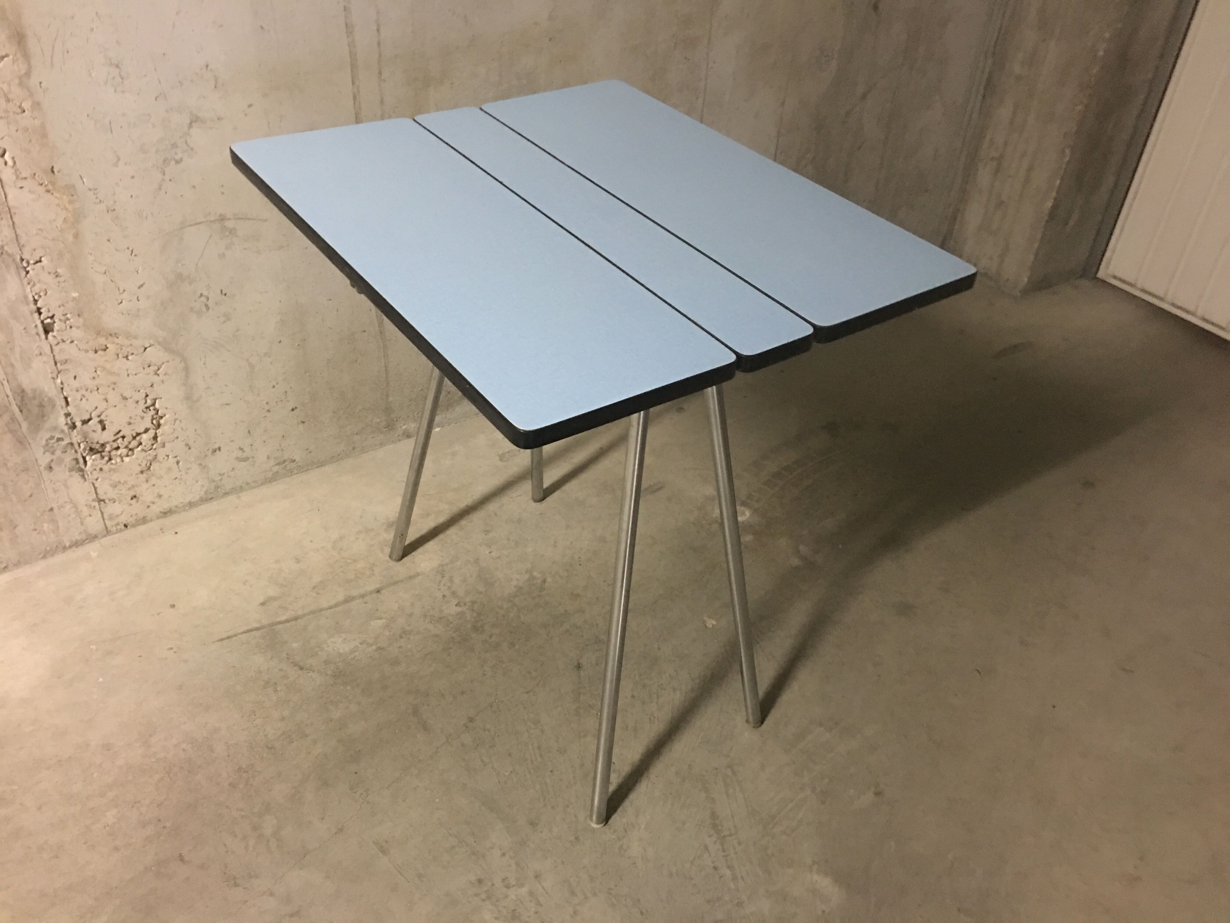 Folding table in 60s formica