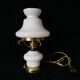 lampe de chevet en opaline blanche