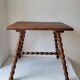 Table basse brutaliste pieds torsadés