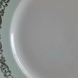 Assiettes plates anciennes dépareillées en faïence avec doré accompagnées d'un plat