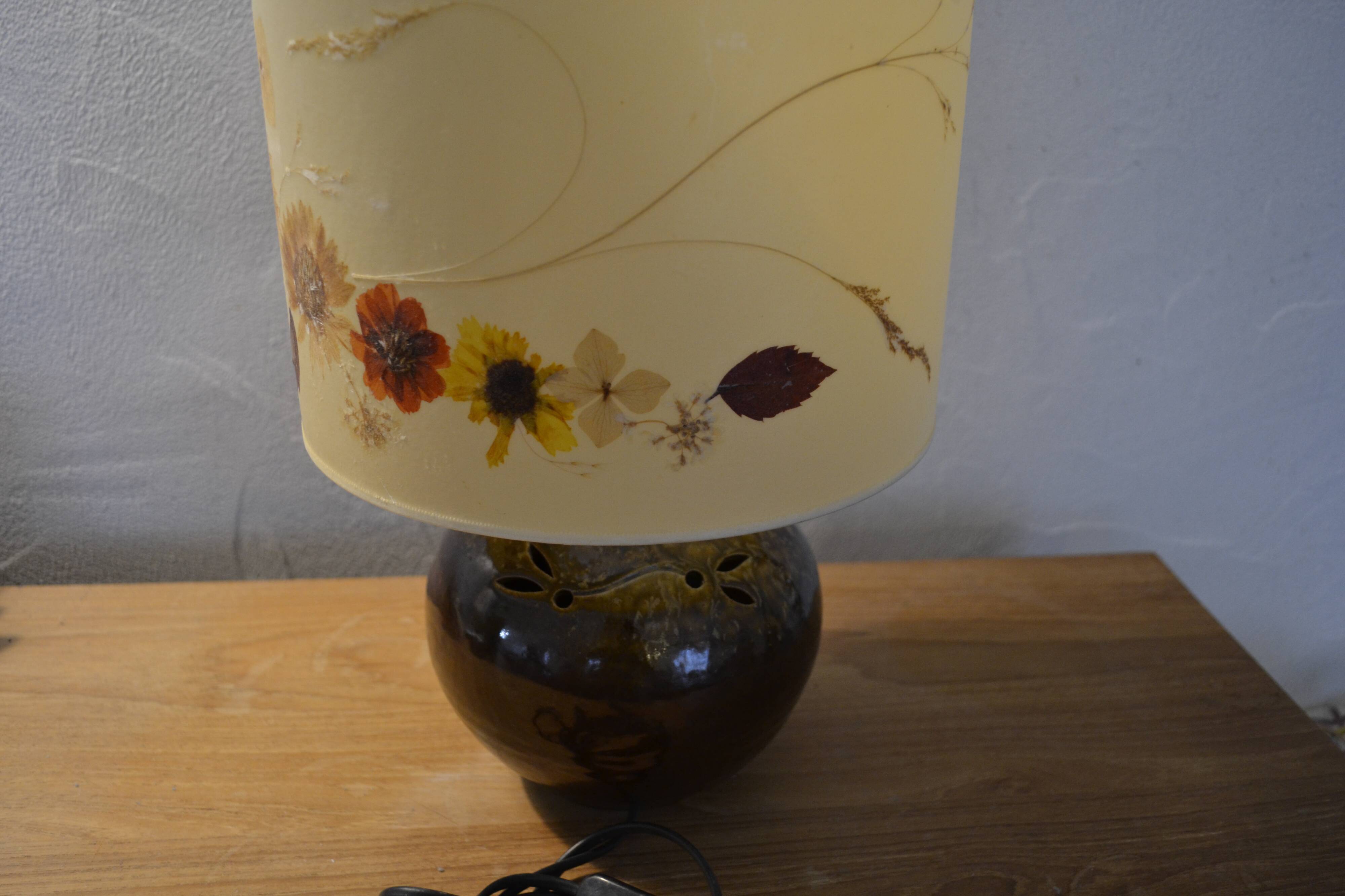 Openwork ceramic lamp