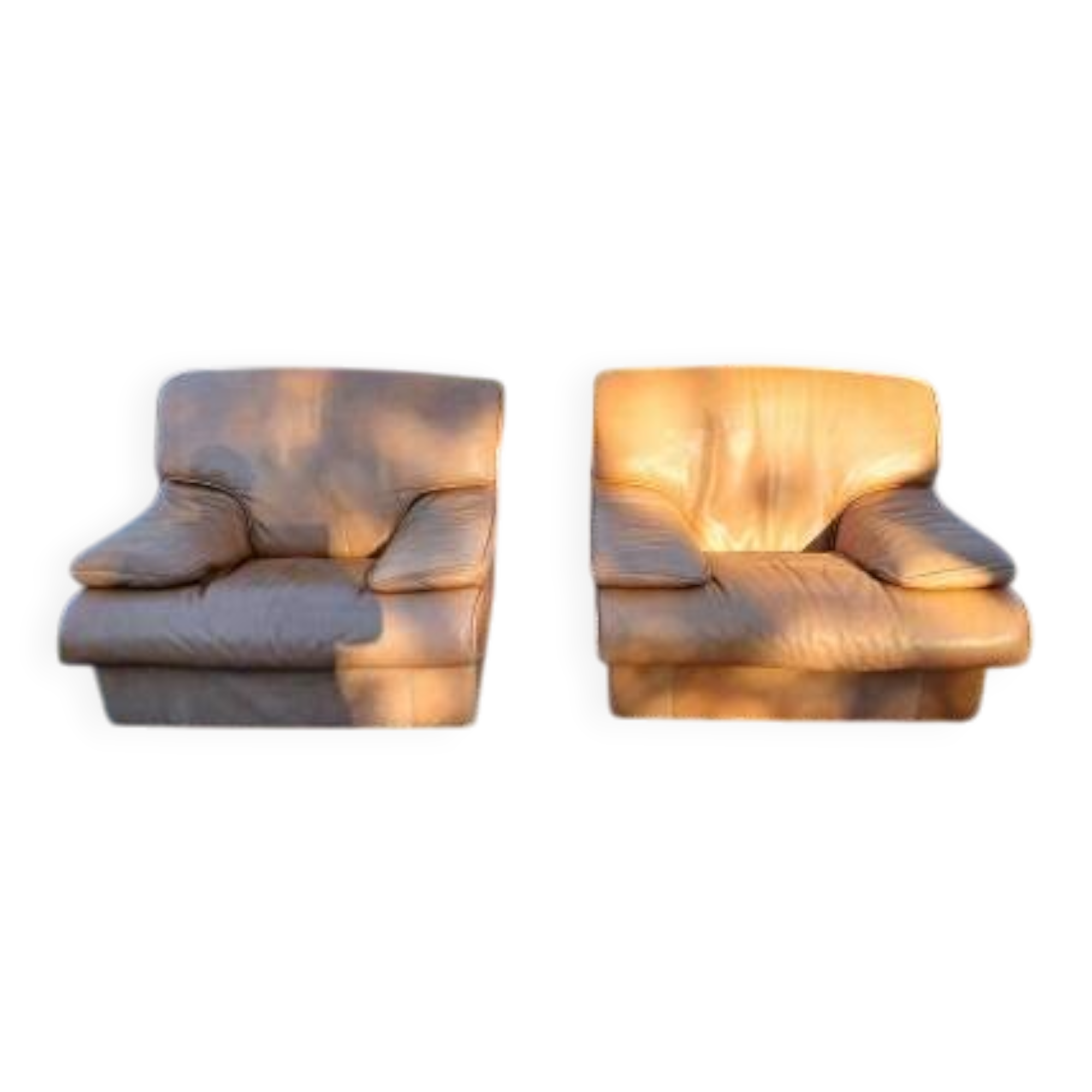 Paire de fauteuils vintage en skaï marron clair