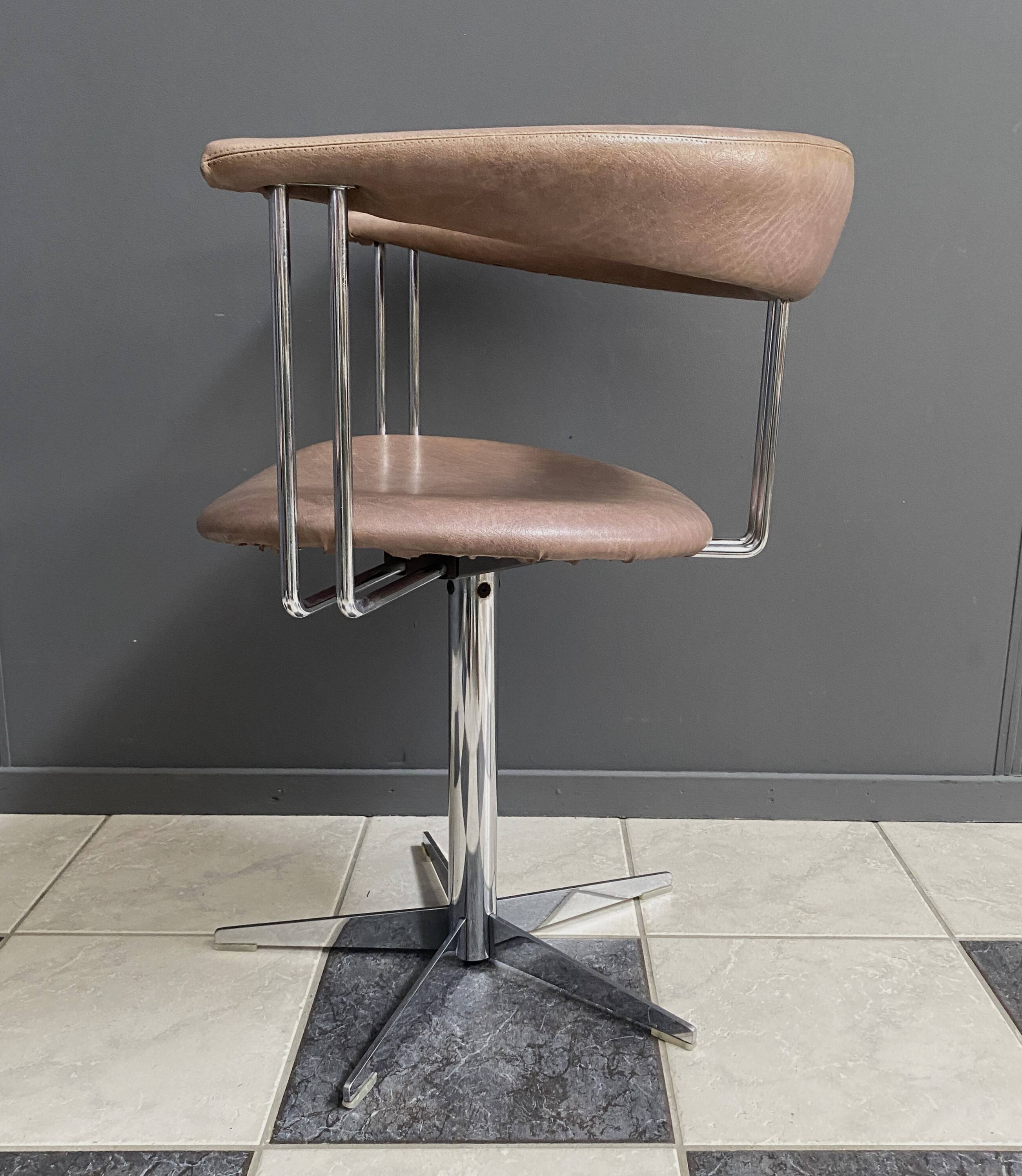 4 chaises pivotantes style Borje Johansen, années 1970