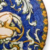 Large italian earthenware dish with putti decor in the taste of urbino