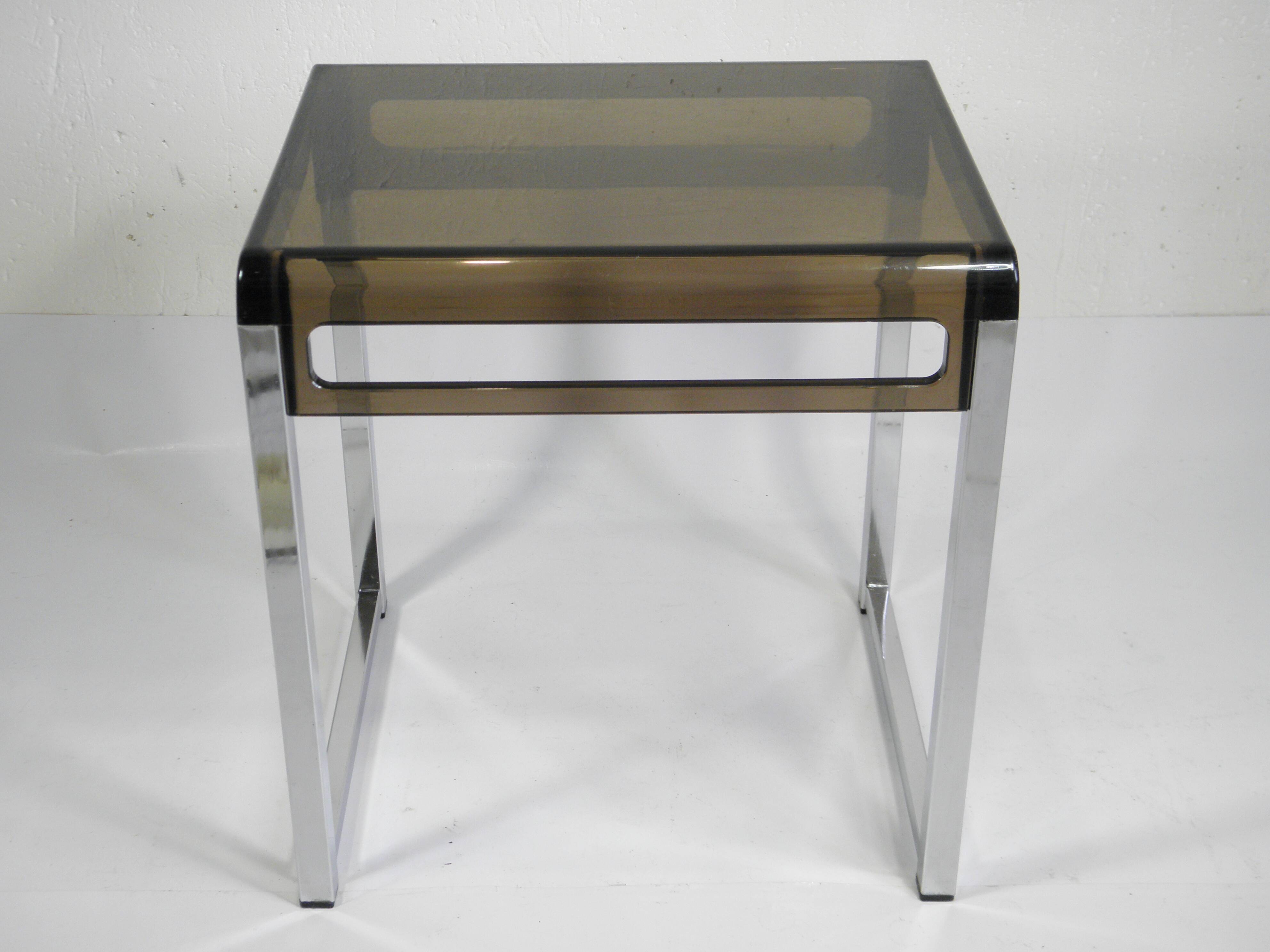 Table basse plexiglas et chrome - design 1970