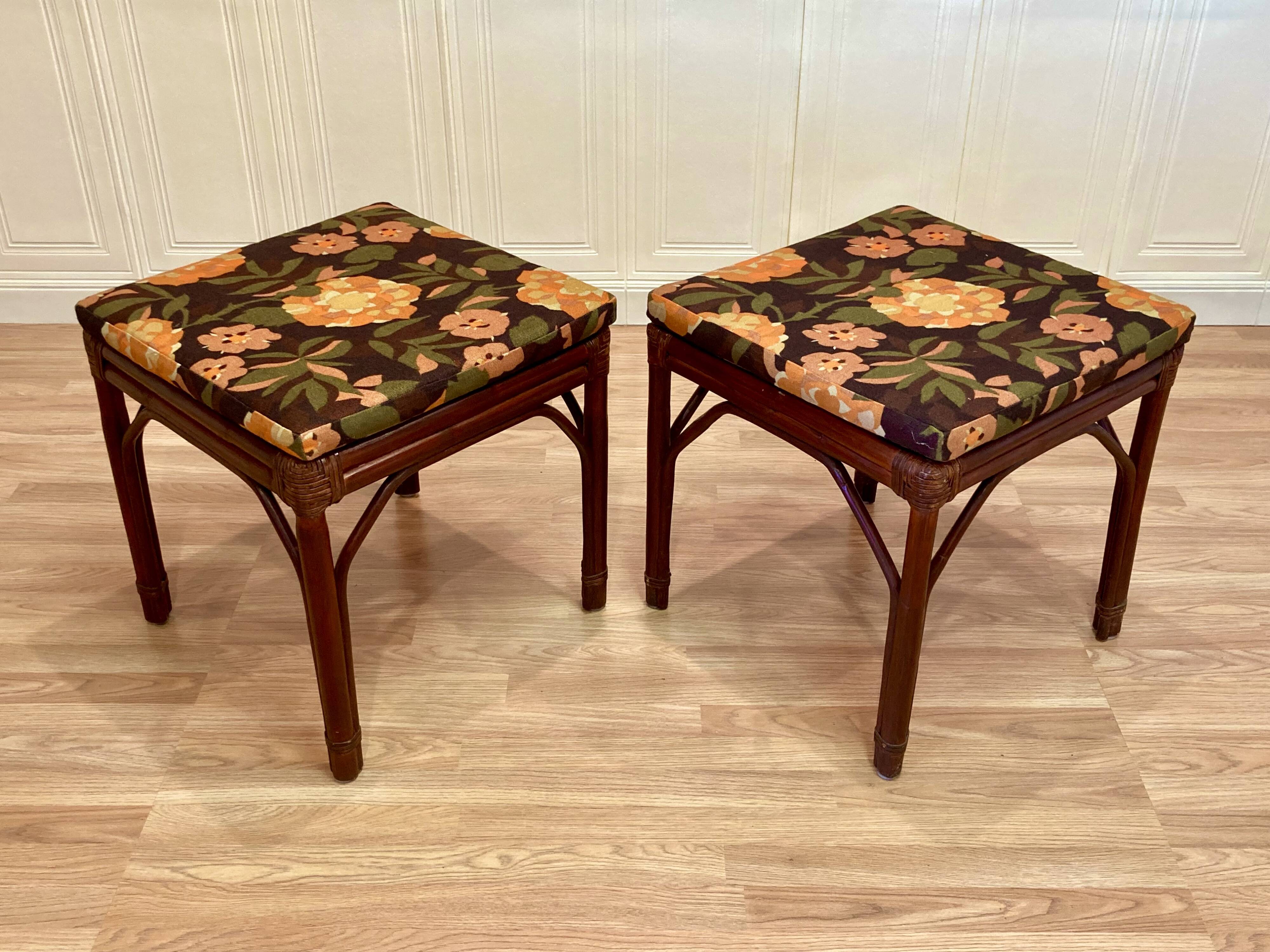 BANC OU DUO DE TABOURETS ROTIN 1950.