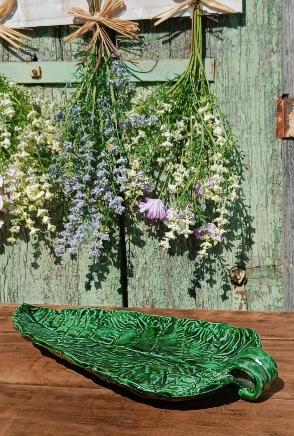 Green leaf slip clay