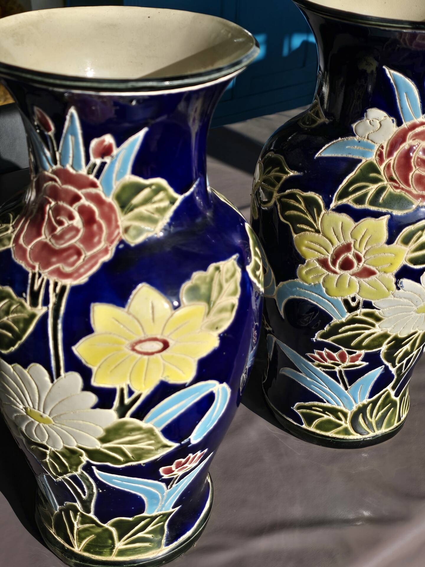 Paire de vases Dien Thao bleu cobalt, 20ème siècle