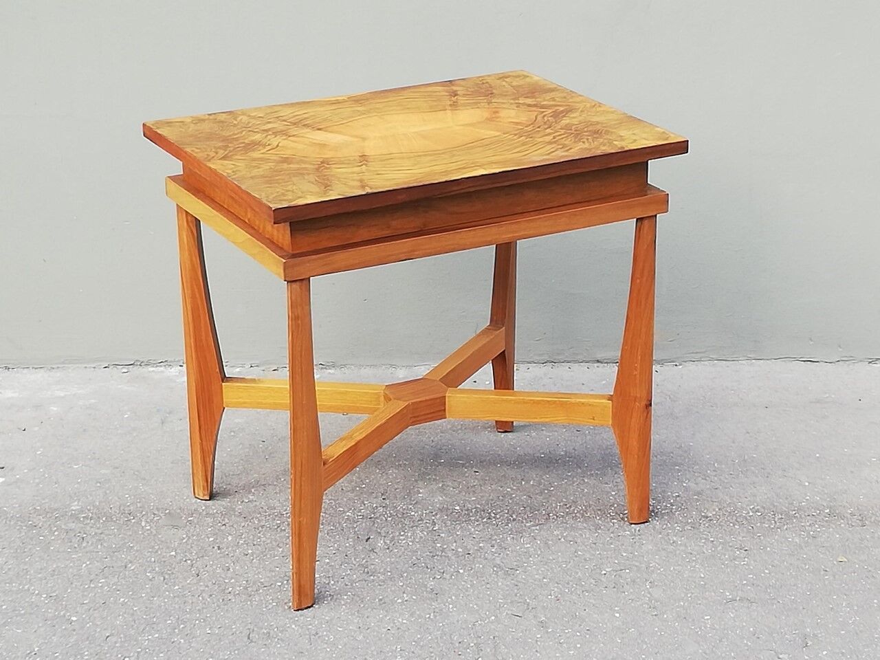 Art Deco table table in solid wood 40s