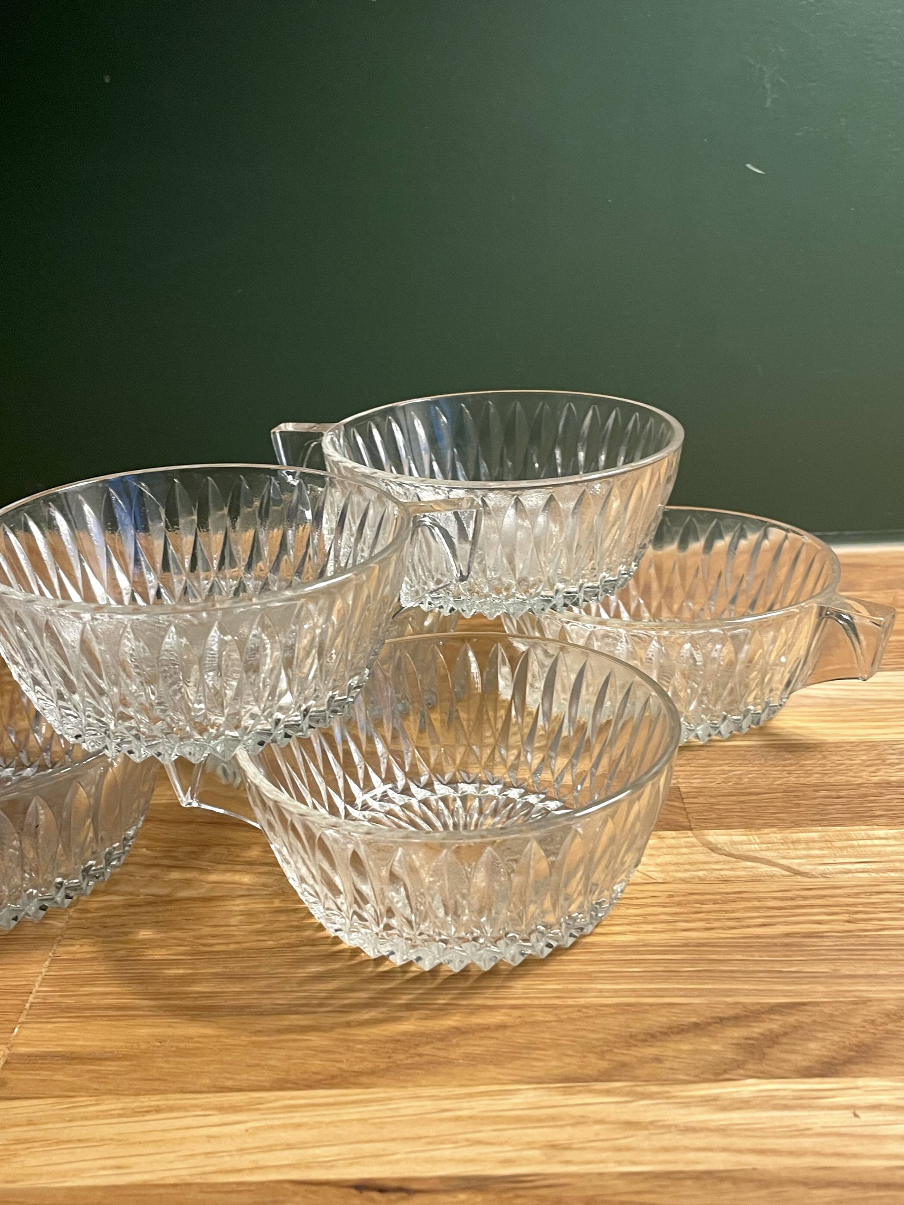 6 tasses à café en verre ciselé vintage en très bon état