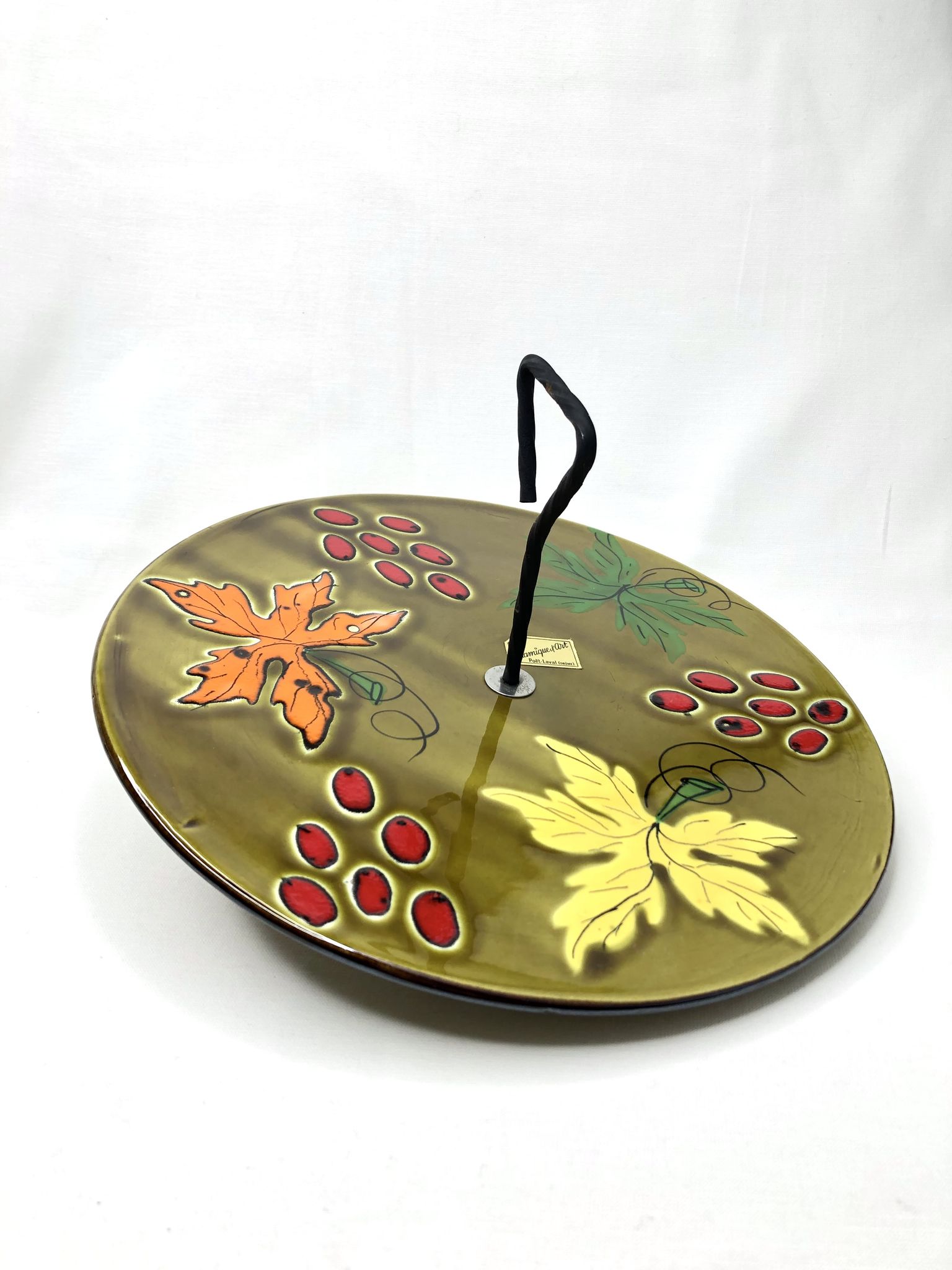 Plateau à fromages Ceramique d’Art décoré de feuilles et raisins