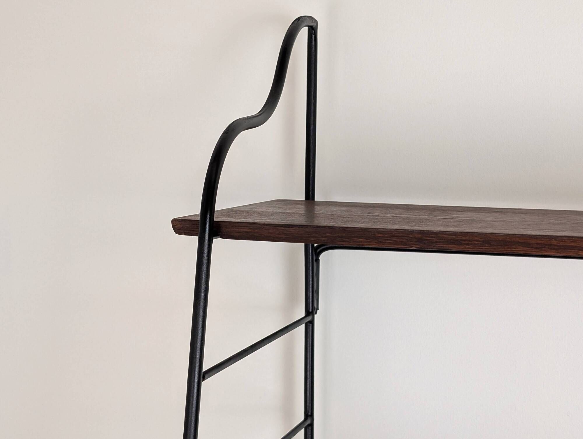 Bookshelf 60'