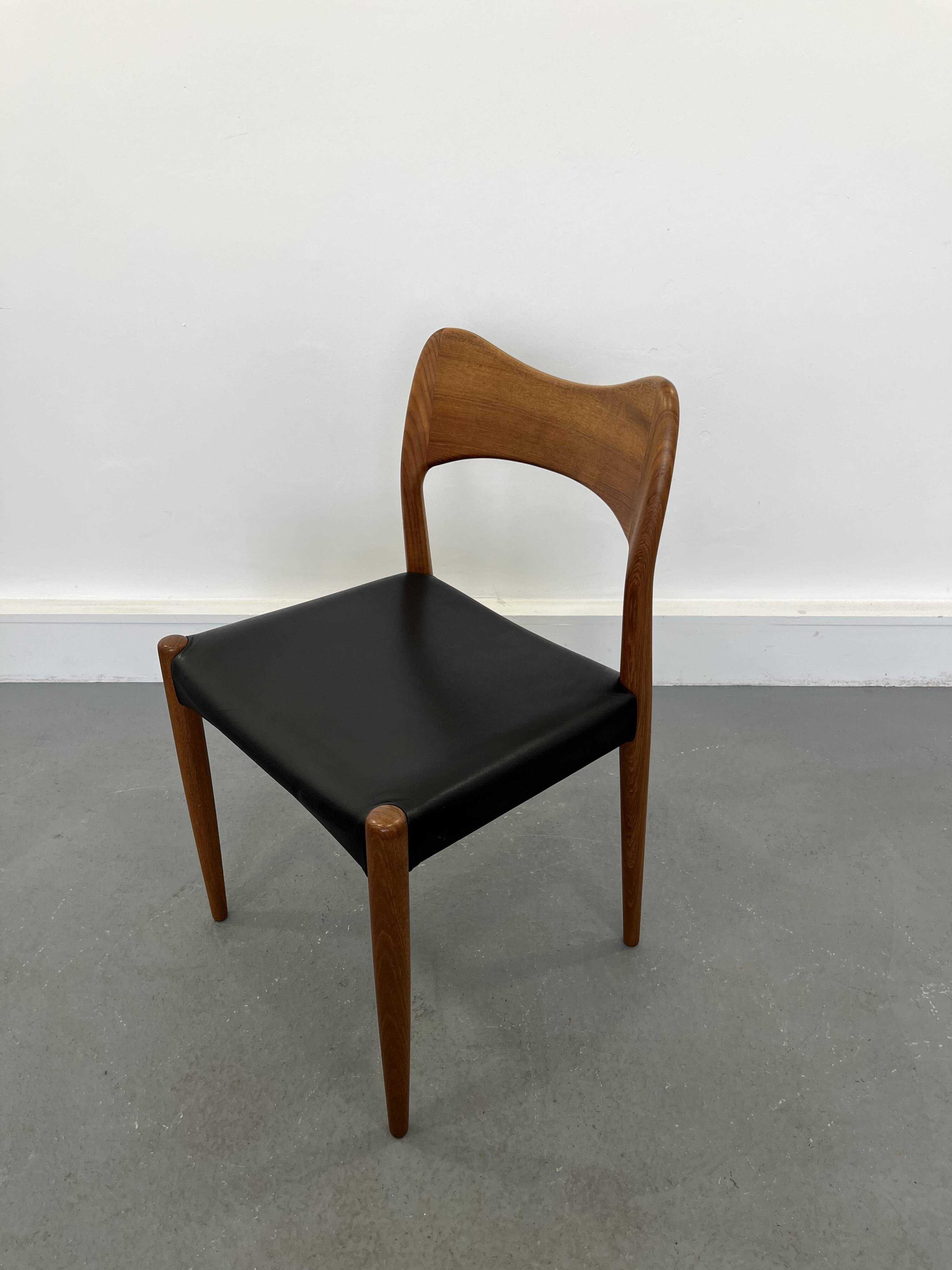 Set of 6 model 71 teak dining chairs by Niels O Møller for JL Møllers 1950s