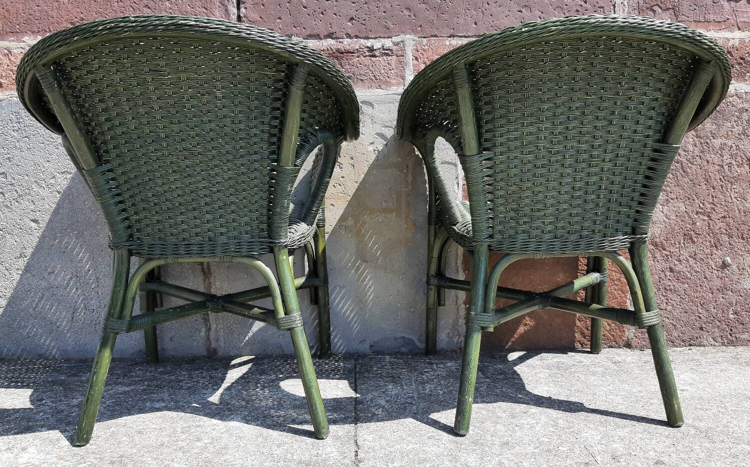Salon de jardin complet en rotin. (Sofa, fauteuils x 2, table basse)