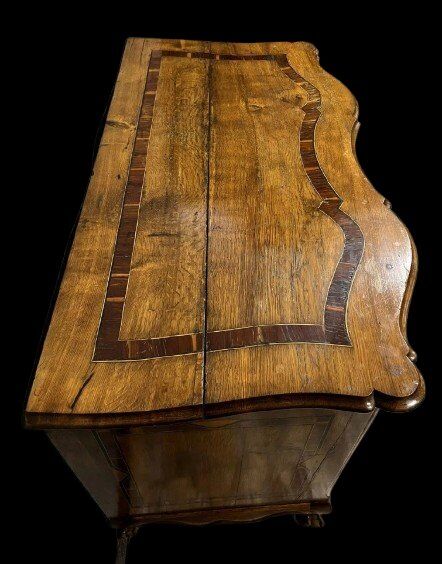 Crossbow commode from the Louis XV period in noble wood marquetry, 18th century.