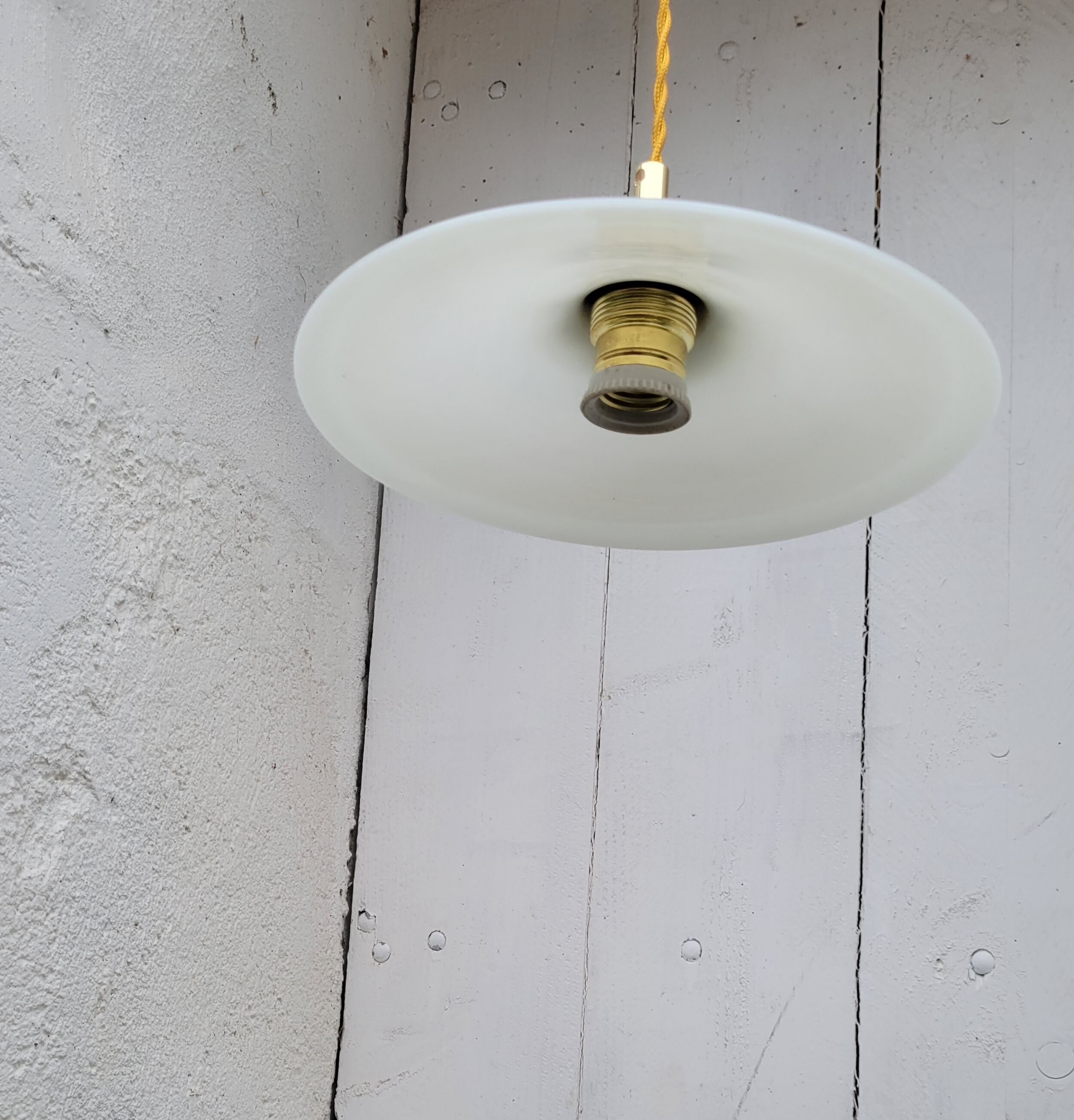 Smooth opaline hanging lamp