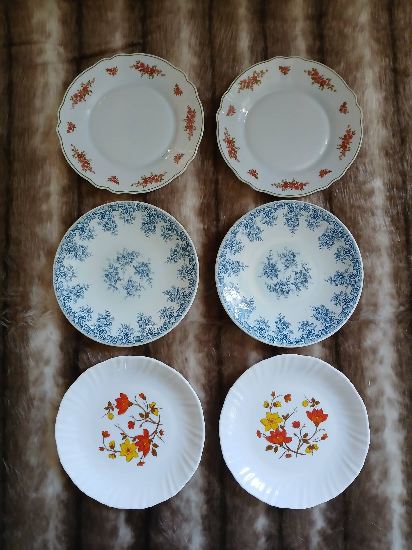 6 vintage dessert plates in Arcopal