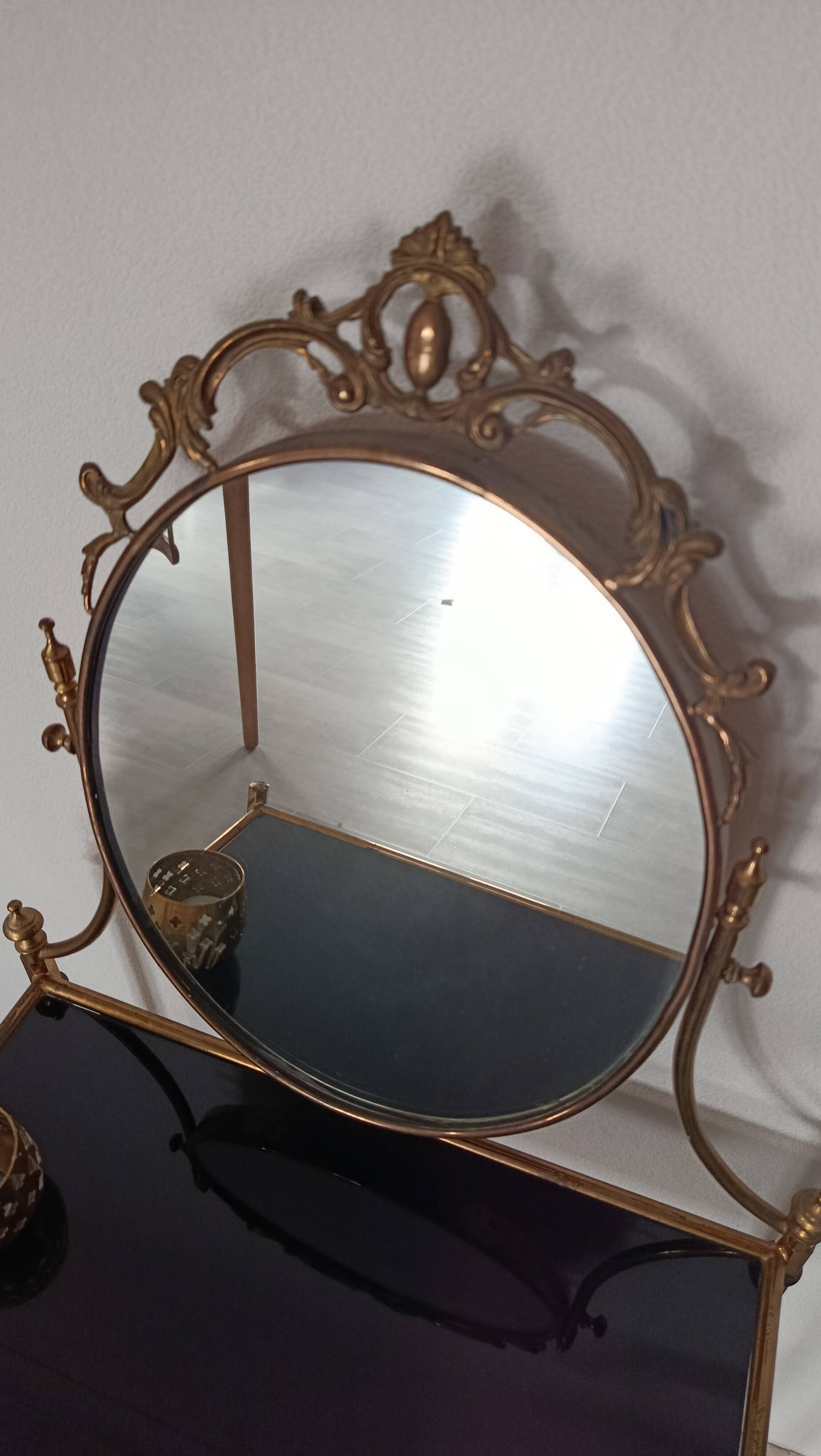 Louis XVI style hairdresser in brass and tempered glass