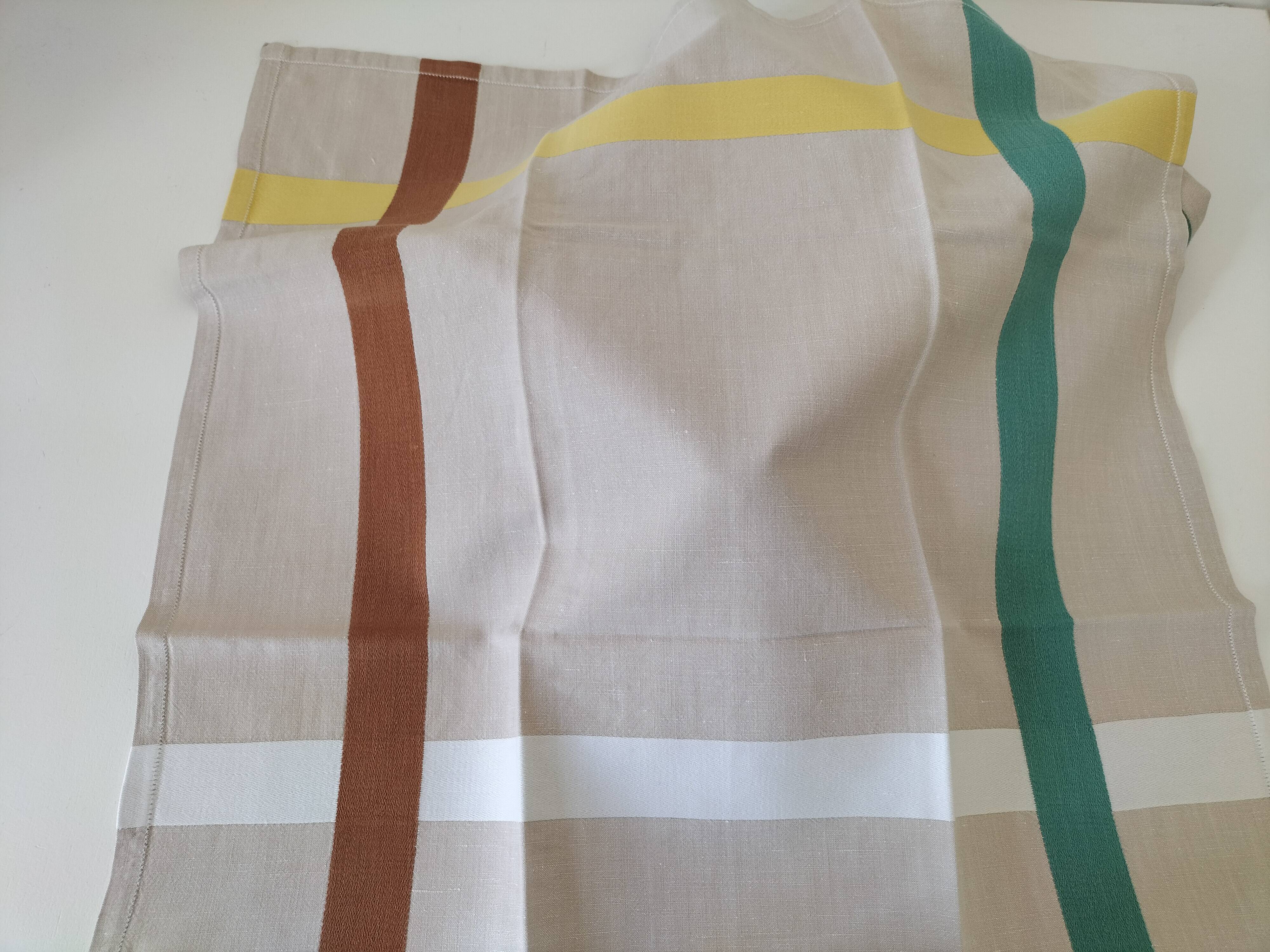 Tablecloth and 8 napkin set – graphic cotton