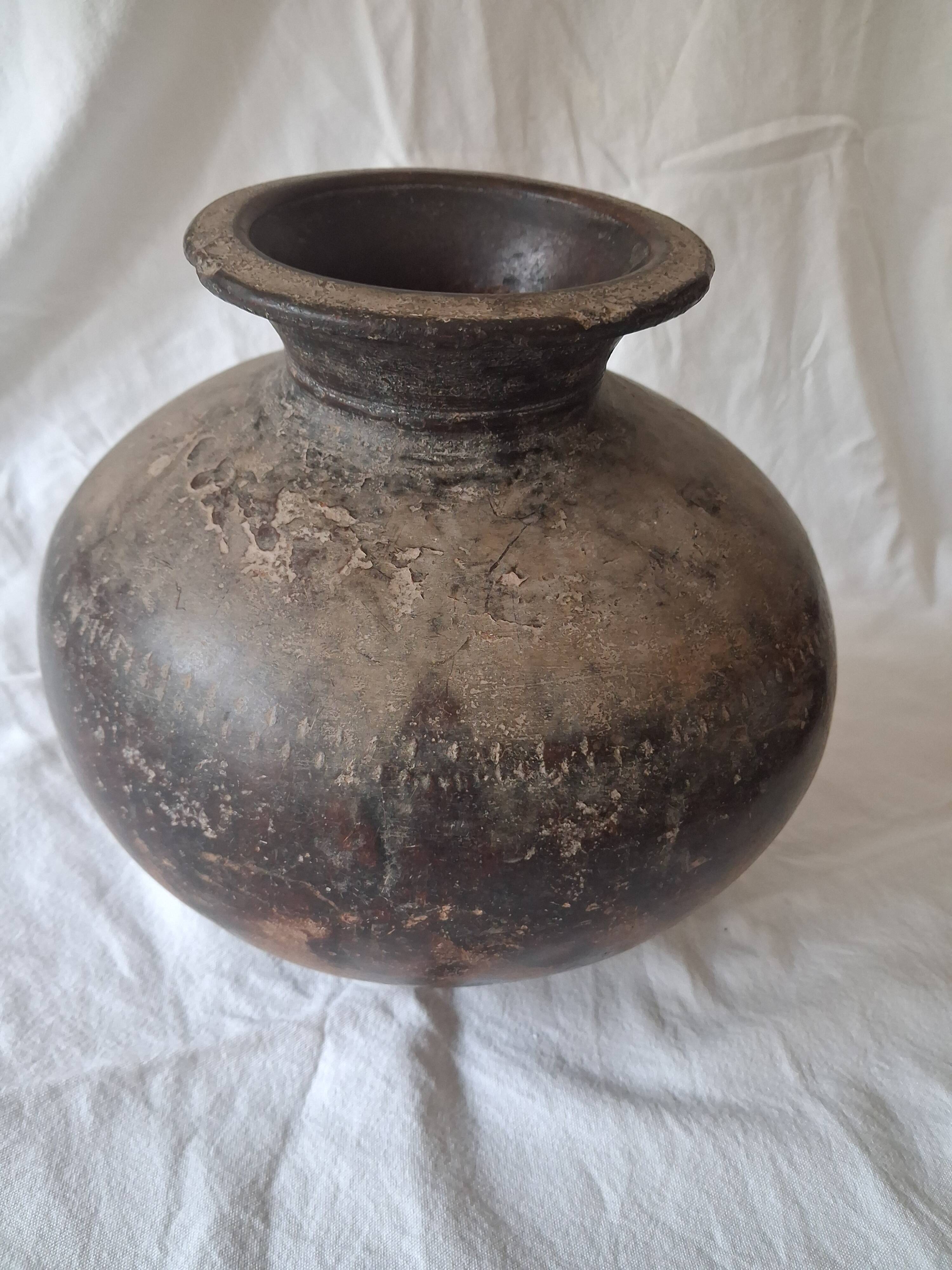 Ancient vase, pot, antique African, made of terracotta.