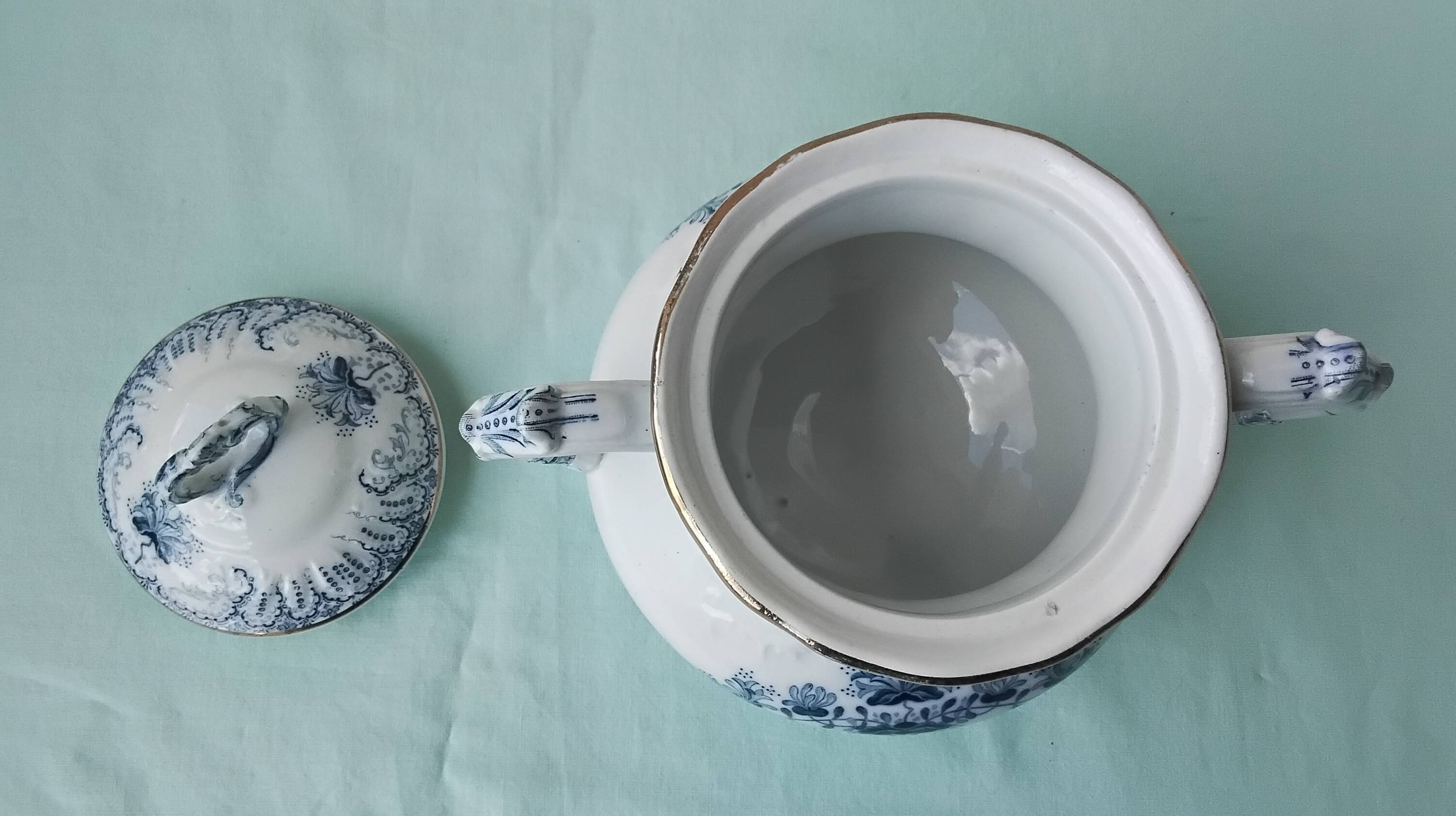Sugar bowl in Saint Amand ironstone