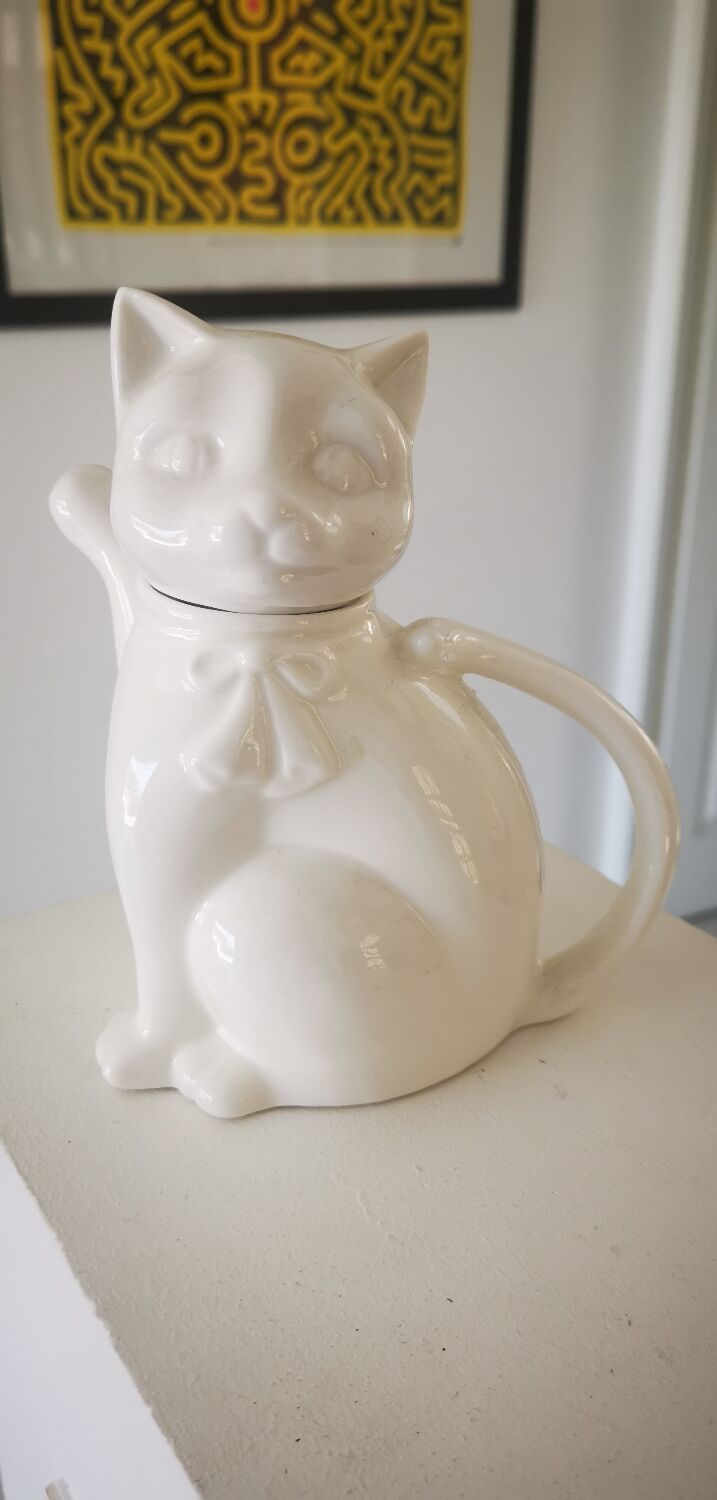 Teapot cat porcelain