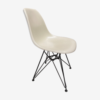 Vitra - Eames Fiberglass Chair DSR parchment - Charles & Ray Eames 1950