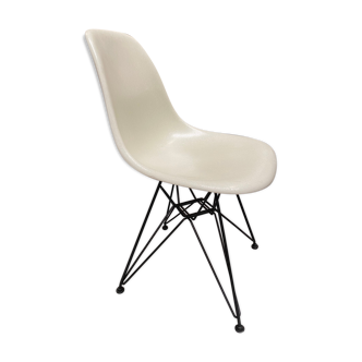 DSR chair by Charles Ray Eames 1950