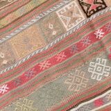Tapis kilim ancien pastel, teintes délavées rose & vert, charme bohème,