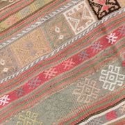 Tapis kilim ancien pastel, teintes délavées rose & vert, charme bohème,