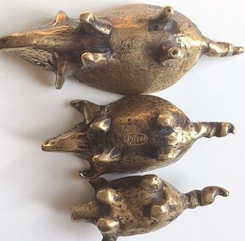 Stackable ashtrays in the shape of a pig