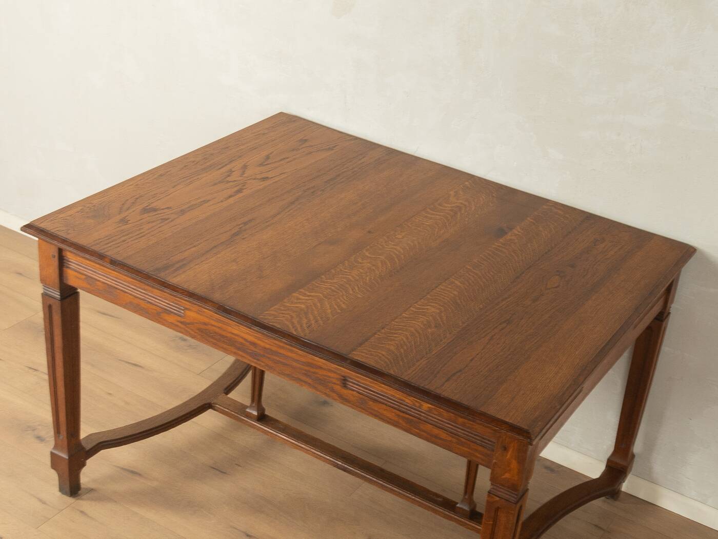 Art Nouveau dining table made of solid oak, Germany, 1910s