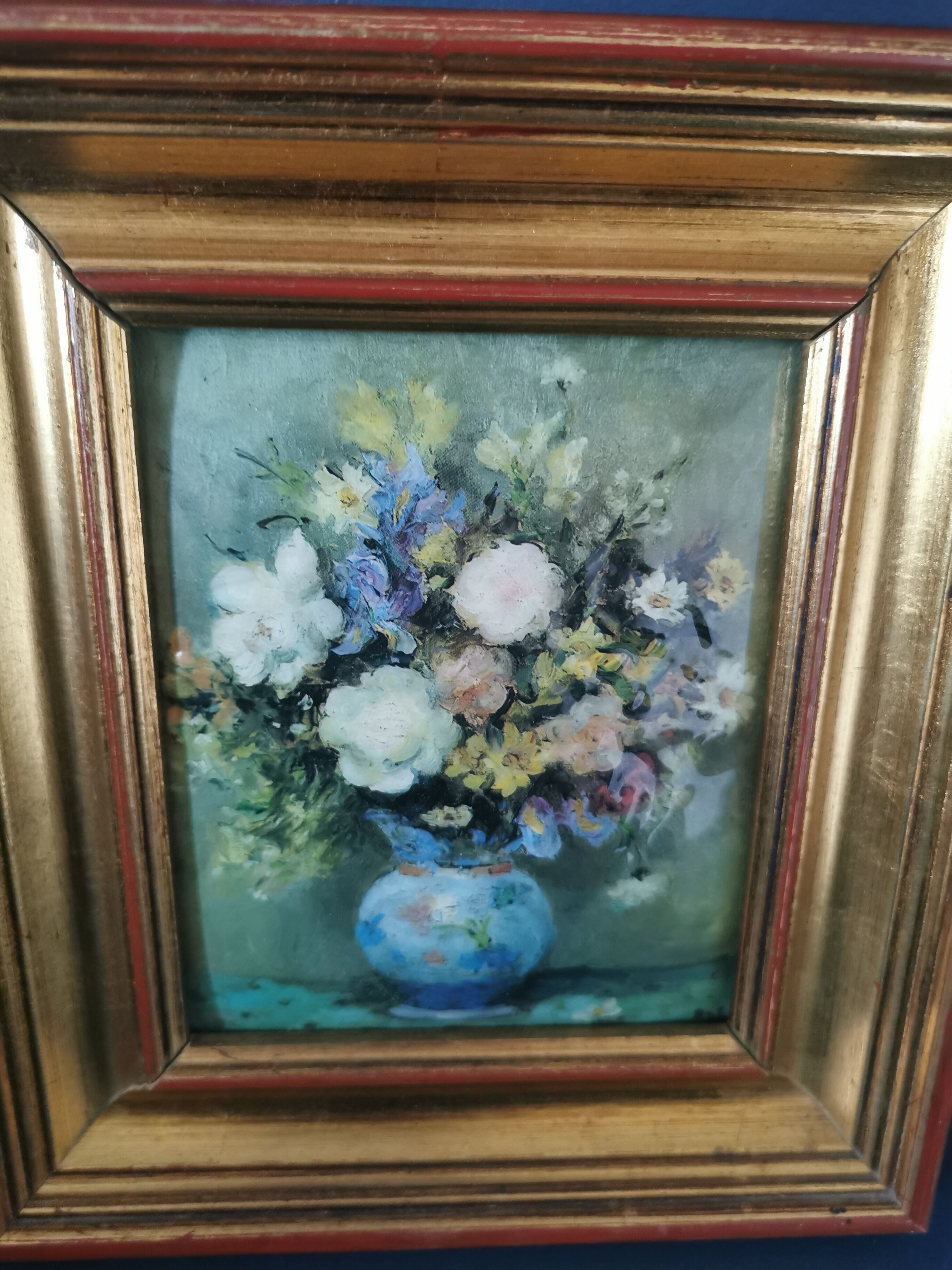 Small frame bouquet of flowers cadem process